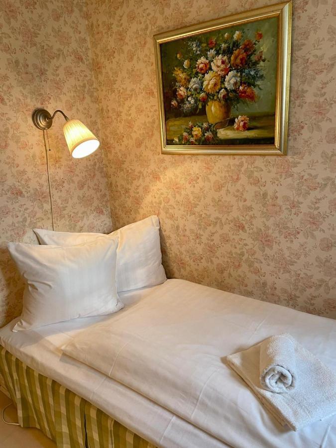 Apertins Hotell Kil Ngoại thất bức ảnh