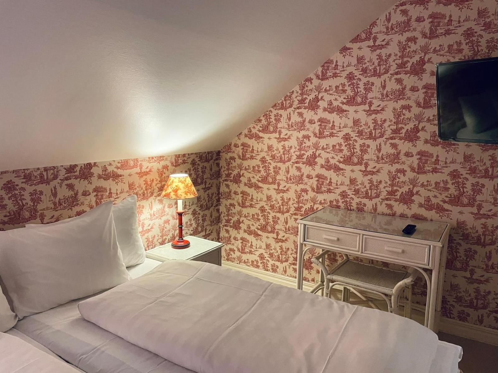 Apertins Hotell Kil Ngoại thất bức ảnh